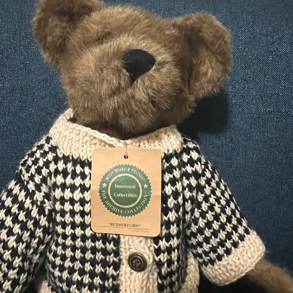 BOYD bear “Rutherford” 19 inches , nwt